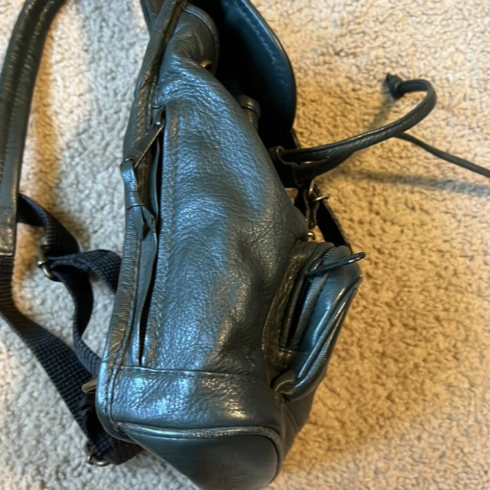 Backpack - Picture 4 of 7